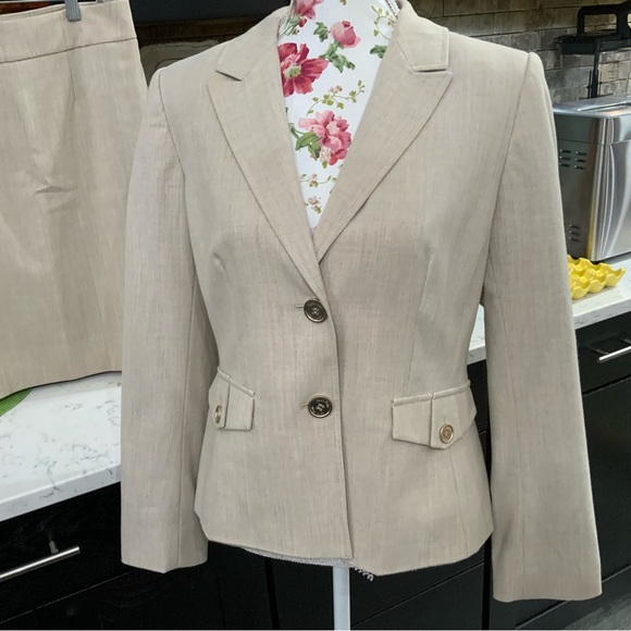 Calvin Klein 2 Piece Skirt Blazer Suit Set 14P Tan Lined Pockets 2 Button Career - Picture 2 of 16